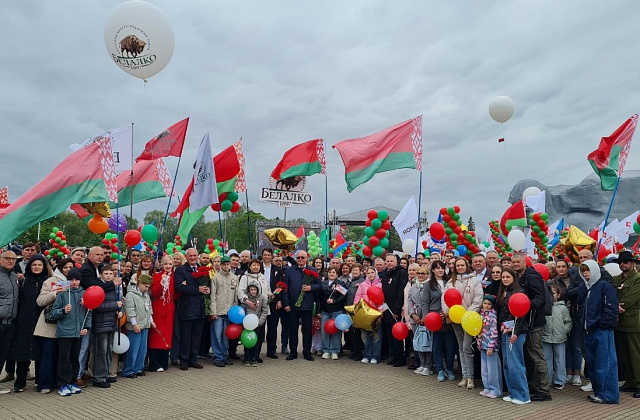 ФОТОФАКТ: Белалко принимает участие в торжественном митинге, посвященном Дню Победы.