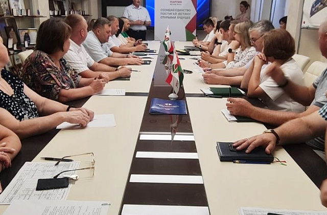 На Белалко состоялось вручение партийных билетов новым единомышленникам.