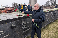В мемориальном комплексе «Брестская крепость-герой» состоялась церемония возложения цветов к Вечному огню
